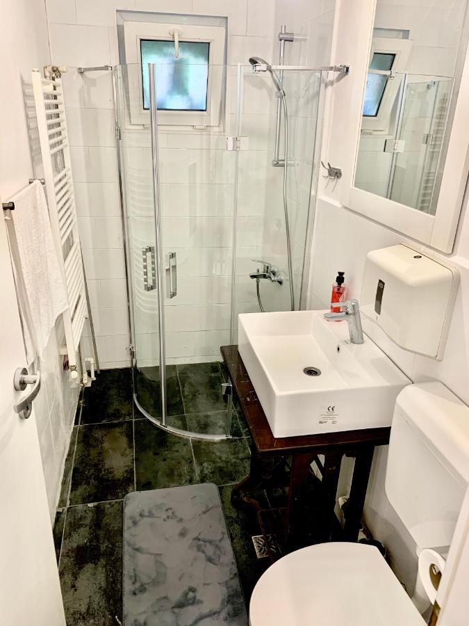 Perfect Place To Stay Self Check In-24H-Netflix-Wifi Resita Esterno foto