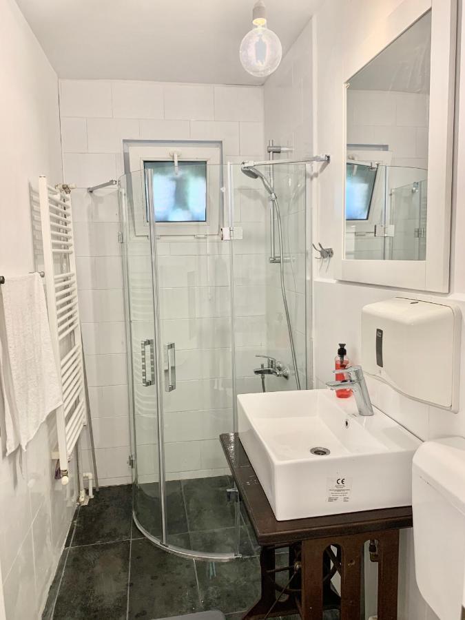 Perfect Place To Stay Self Check In-24H-Netflix-Wifi Resita Esterno foto