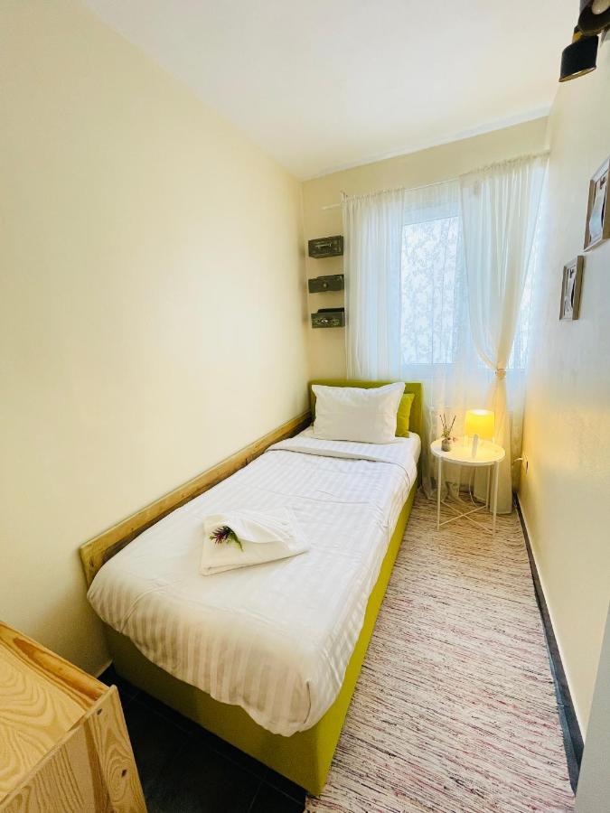 Perfect Place To Stay Self Check In-24H-Netflix-Wifi Resita Esterno foto