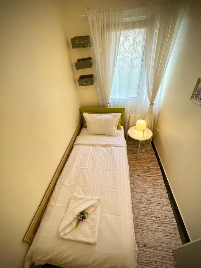 Perfect Place To Stay Self Check In-24H-Netflix-Wifi Resita Esterno foto
