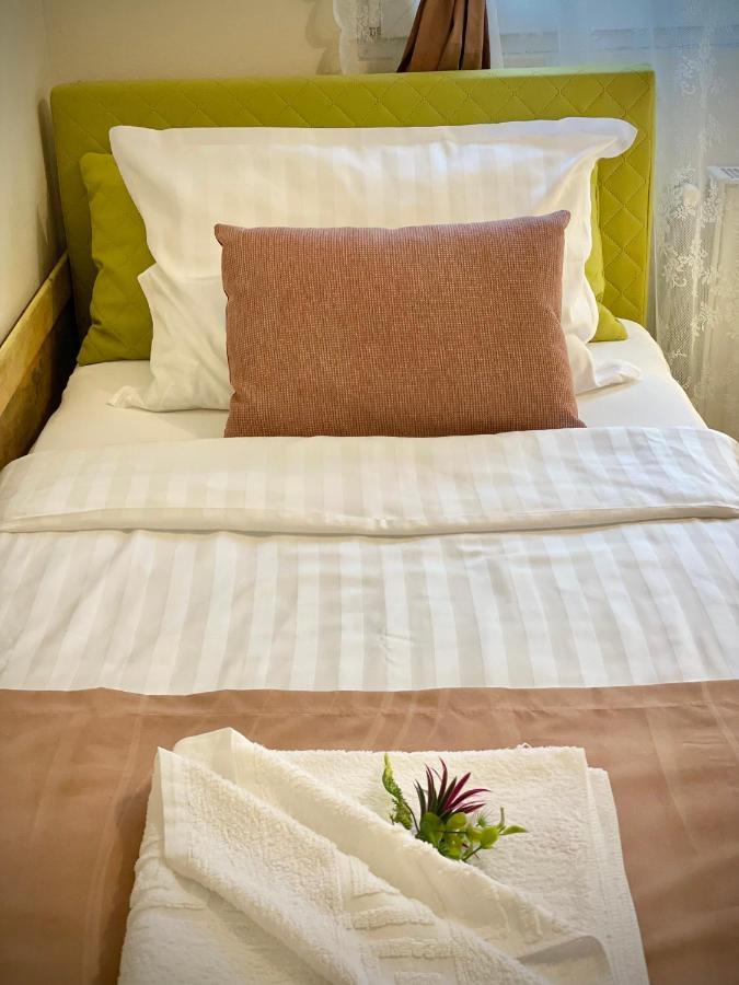 Perfect Place To Stay Self Check In-24H-Netflix-Wifi Resita Esterno foto
